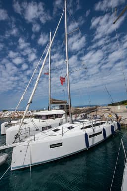 Sun Odyssey 410 in Skopelos / Elios / Neo Klima thumbnail 5