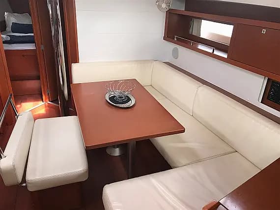 Oceanis 45 in Sicily / Furnari / Marina Portorosa - Photo 3