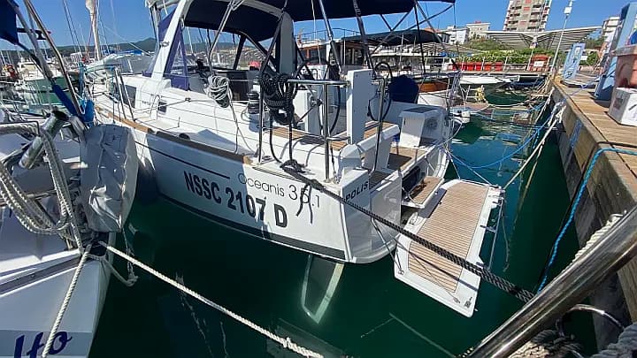 Oceanis 35.1 in Castiglioncello / Marina Cala de' Medici - Photo 5