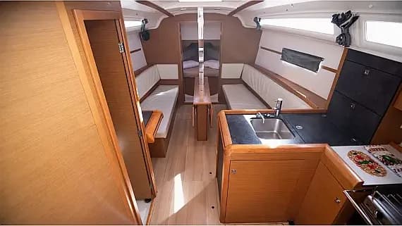 Sun Odyssey 349 in Nea Peramos - Attica / Nea Peramos - Photo 3