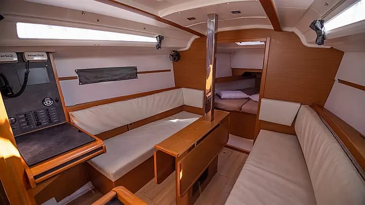 Sun Odyssey 349 in Nea Peramos - Attica / Nea Peramos - Photo 4