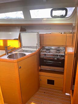Sun Odyssey 33i in Sukošan / D-Marin Dalmacija Marina thumbnail 16