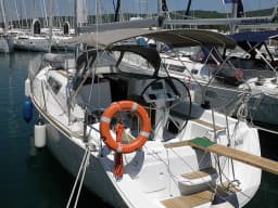 Sun Odyssey 33i in Sukošan / D-Marin Dalmacija Marina thumbnail 5