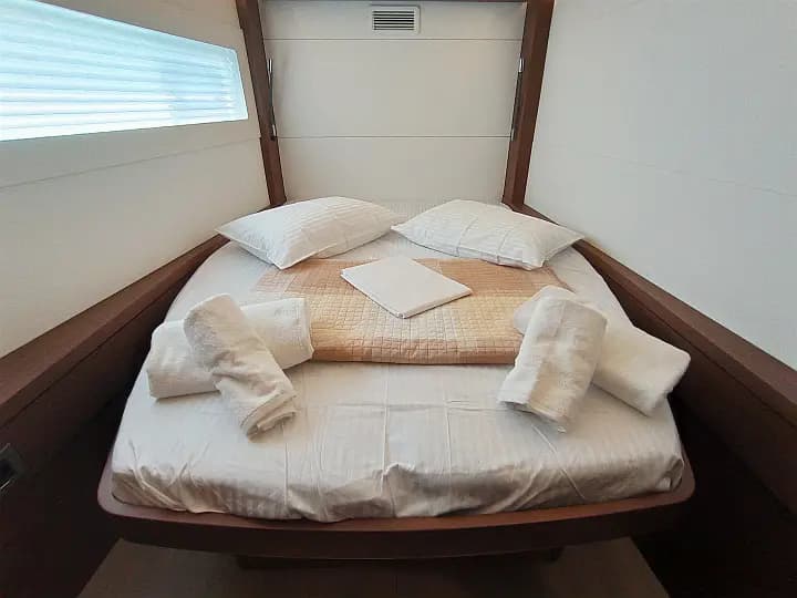 Lagoon 46 in Paros port - Photo 4