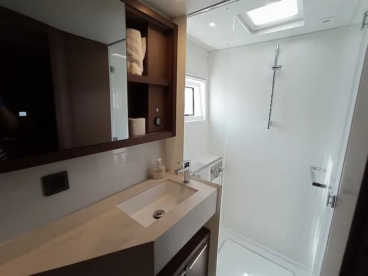 Lagoon 46 in Paros port - Photo 5