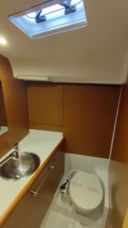 Sun Odyssey 419 in Volos / Port of Volos thumbnail 12