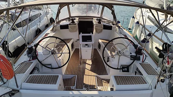Sun Odyssey 419 in Volos / Port of Volos - Photo 4