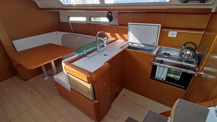 Sun Odyssey 419 in Volos / Port of Volos - Photo 5