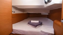 Sun Odyssey 419 in Volos / Port of Volos thumbnail 6