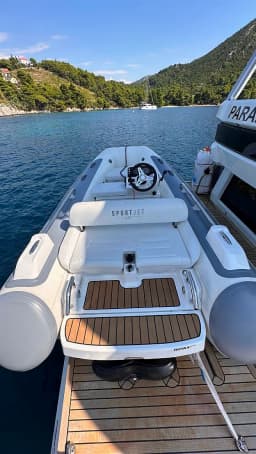 Galeon 680 Fly in Dubrovnik / Marina Frapa Dubrovnik thumbnail 35
