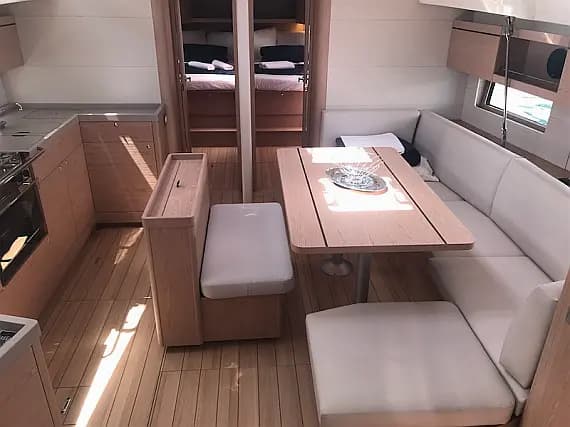 Oceanis 46.1 in Sicily / Furnari / Marina Portorosa - Photo 3