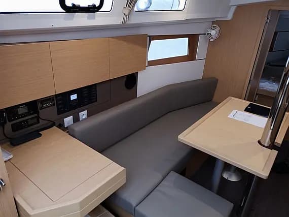 Oceanis 35.1 in Split / ACI Marina Split - Photo 3