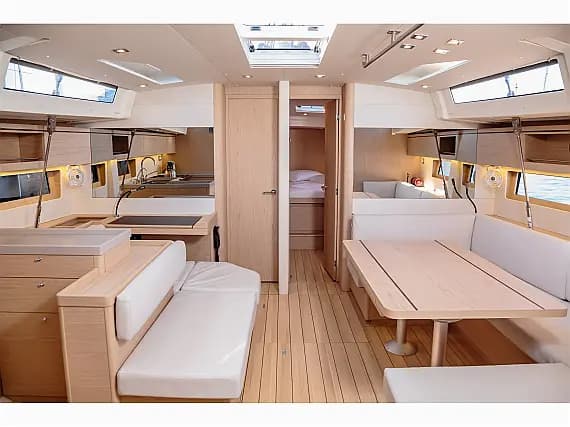 Oceanis 51.1 in Sicily / Furnari / Marina Portorosa - Photo 3
