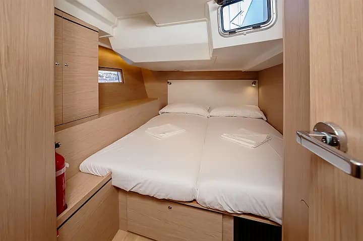 Oceanis 51.1 in Sicily / Furnari / Marina Portorosa - Photo 5
