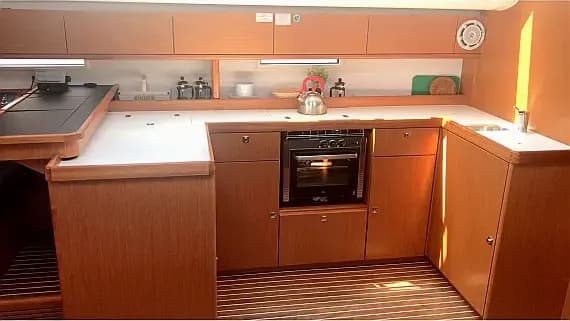 Bavaria Cruiser 51 in Athens / Alimos Marina - Photo 3