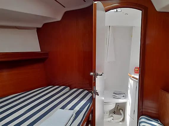 Oceanis 393 in Pilos / Pylos Marina - Photo 3
