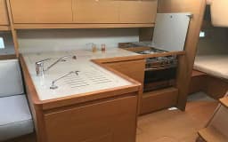 Dufour 390 in Mallorca / Palma de Mallorca / La Lonja Marina Charter thumbnail 11