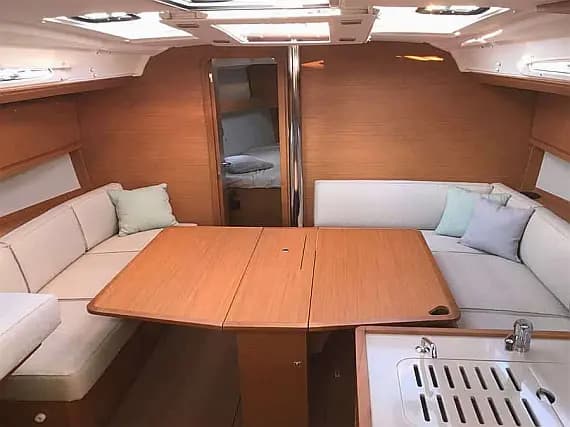 Dufour 390 in Mallorca / Palma de Mallorca / La Lonja Marina Charter - Photo 3