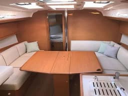 Dufour 390 in Mallorca / Palma de Mallorca / La Lonja Marina Charter thumbnail 2