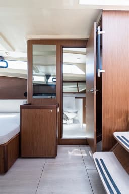 Oceanis 41.1 in Lefkada / Port of Lefkas thumbnail 13