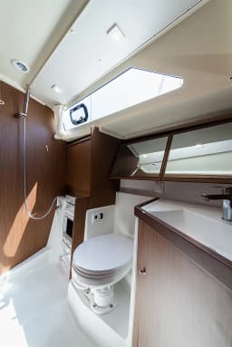 Oceanis 41.1 in Lefkada / Port of Lefkas thumbnail 14