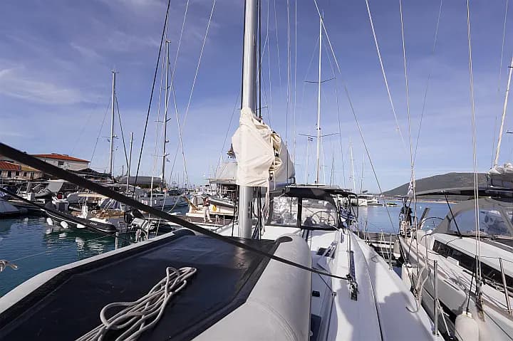 Oceanis 40.1 in Lefkada / Port of Lefkas - Photo 3