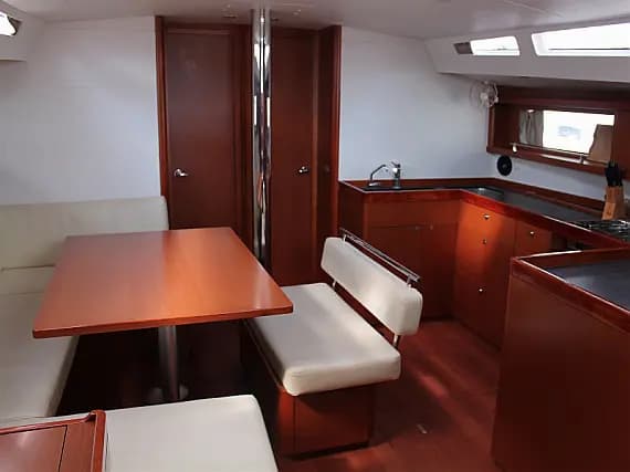 Oceanis 48 in Sicily / Marsala Marina - Photo 3