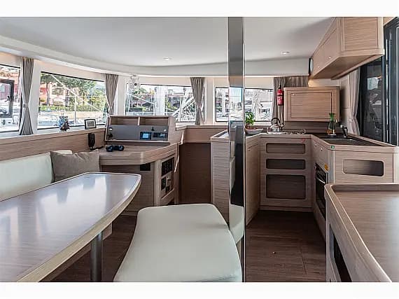 Lagoon 42 in Sicily / Furnari / Marina Portorosa - Photo 3