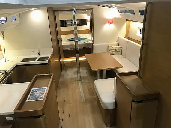 Sun Odyssey 440 in Mallorca / Palma de Mallorca / Marina Palma Cuarentena - Photo 3