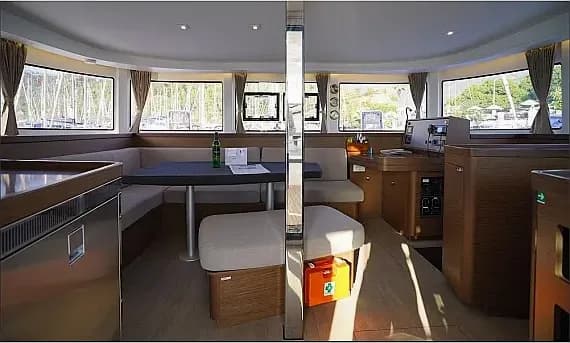 Lagoon 42 in Mykonos / Tourlos Marina - Photo 3