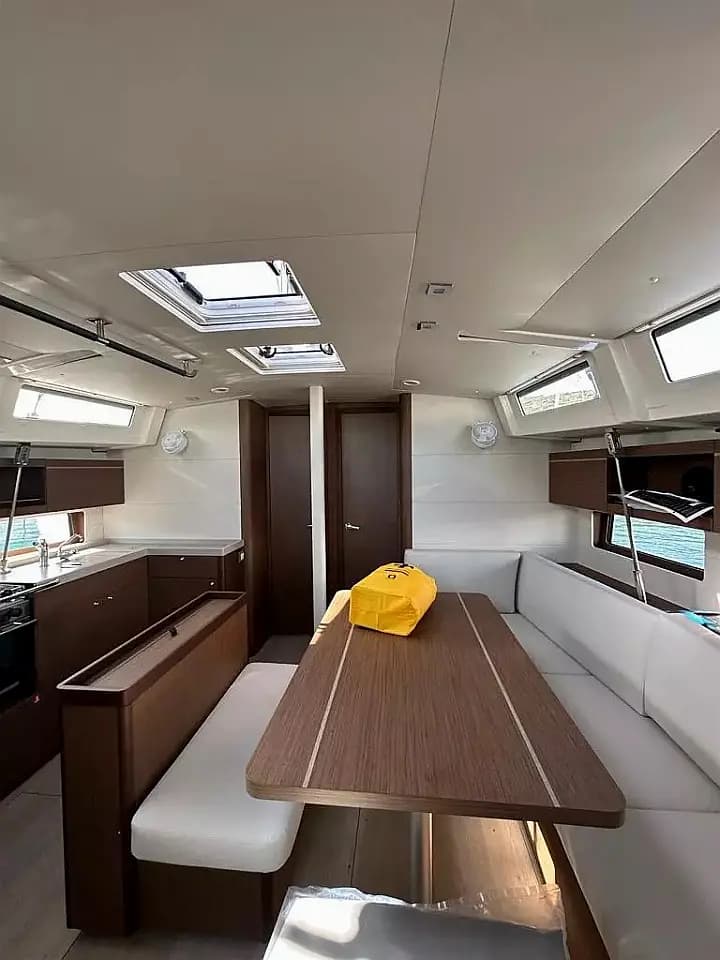 Oceanis 46.1 in Sardinia / Portisco / Cala dei Sardi - Photo 5
