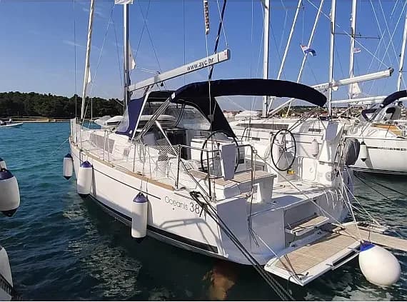 Oceanis 38.1 in Medulin / Marina Medulin - Photo 1