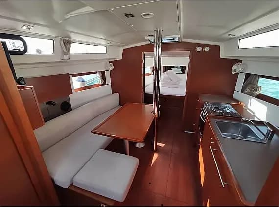 Oceanis 38.1 in Medulin / Marina Medulin - Photo 3