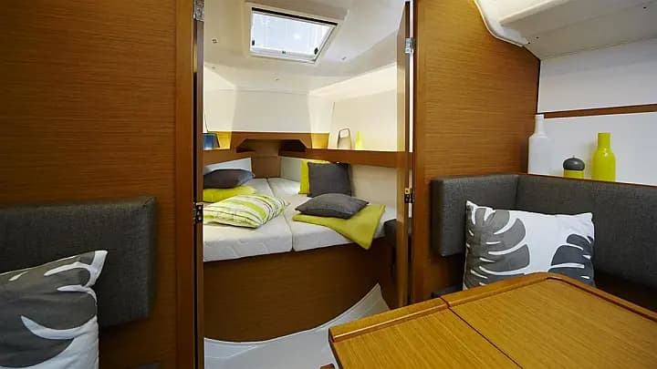 Sun Odyssey 349 in Marina Agana - Photo 5
