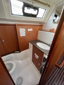 Bavaria Cruiser 37 in Sukošan / D-Marin Dalmacija Marina thumbnail 16