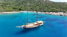 Luxury Sailing Yacht in Bodrum Marina thumbnail 27