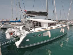 Lagoon 400 S2 in Sukošan / D-Marin Dalmacija Marina thumbnail 15
