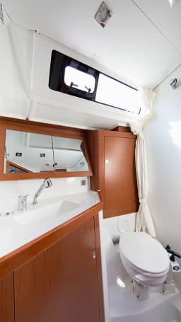 Oceanis 48 in Skiathos thumbnail 17
