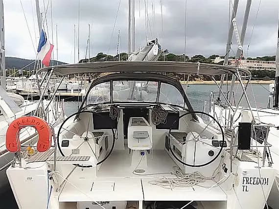 Dufour 410 Grand Large in Athens / Alimos Marina - Photo 1