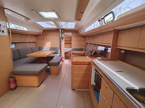 Dufour 410 Grand Large in Athens / Alimos Marina - Photo 3