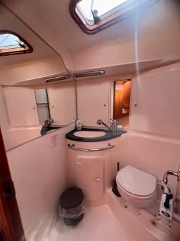 Bavaria 39 Cruiser in Kavala Marina thumbnail 8
