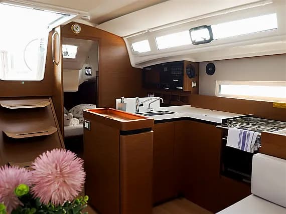Sun Odyssey 410 in Pirovac / Marina Pirovac - Photo 3