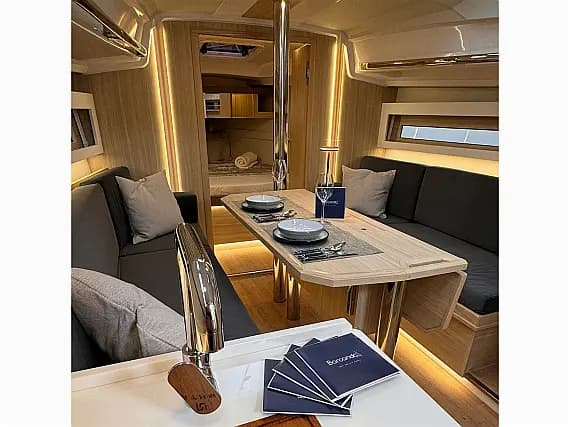 Maxus 35 in Sicily / Capo d'Orlando Marina - Photo 3