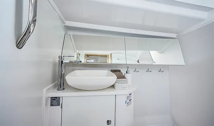 Maxus 35 in Sicily / Capo d'Orlando Marina - Photo 4