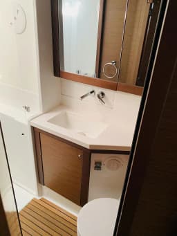 Lagoon 450 in Sardinia / Portisco / Cala dei Sardi thumbnail 8