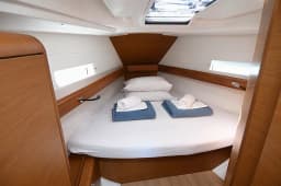 Sun Odyssey 419 in Dubrovnik / ACI Marina Dubrovnik thumbnail 10