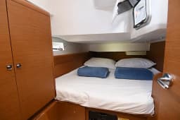 Sun Odyssey 419 in Dubrovnik / ACI Marina Dubrovnik thumbnail 3