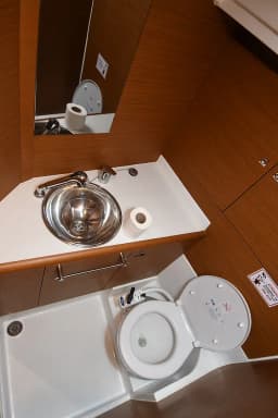 Sun Odyssey 419 in Dubrovnik / ACI Marina Dubrovnik thumbnail 4