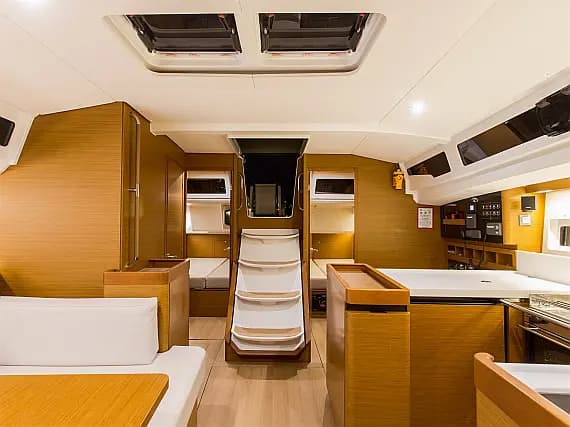 Sun Odyssey 440 in Athens / Alimos Marina - Photo 3
