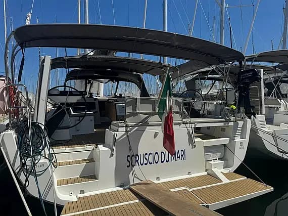 Dufour 470 in Procida / Marina di Procida - image 1